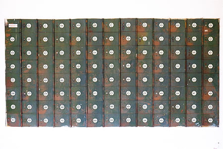 marrón, madera, tarjeta, cajón de, armarios, números de, ojo de la cerradura