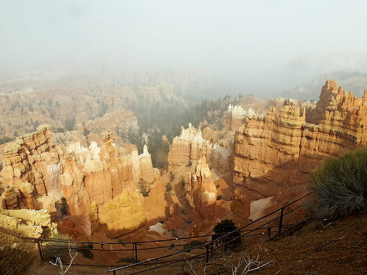 Bryce canyon, Utah, USA, Rocks, landskap, stenbildning, dimmigt