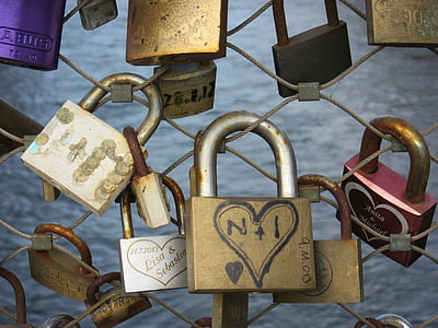 castles, love, connectedness, promise, padlocks, bridge railing, love locks