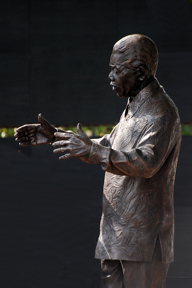 Nelson mandela, szobor, bronz, London, emlékmű, Parlament-téren