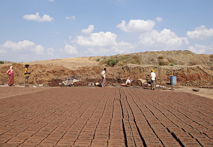 Brick-laying, bakstenen-making, baksteen-oven, werknemer, Dharwad, India