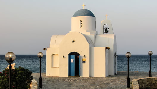 Agios Nikolaoksen kirkon paralimni, arkkitehtuuri, Bell, rakennus, pensaat, kirkko, rajat