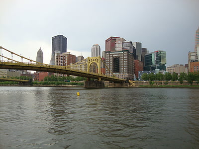 Ponte, fiume, vista dal parco pnc, Pittsburgh, Pensylvania