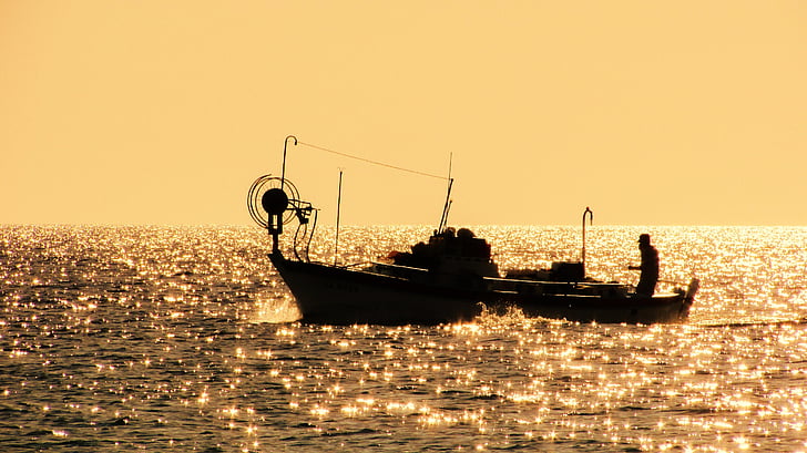 Кипър, Айя Напа, рибарска лодка, залез, следобед, море, злато