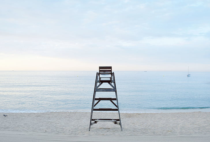 pludmale, krasts, glābējs augstu krēslu, glābējs novērošanas krēsls, okeāns, ārpus telpām, smilts