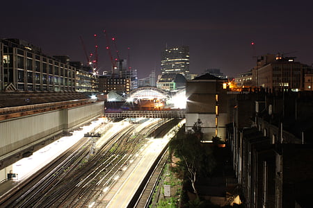 London, éjszaka, metró, város