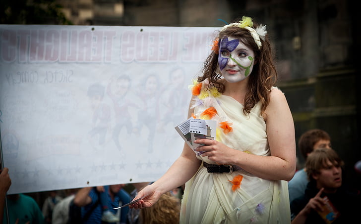 uliczni wykonawcy, fringe w Edynburgu, aktorzy, wykonawców, makijaż, kostiumy, ludzie