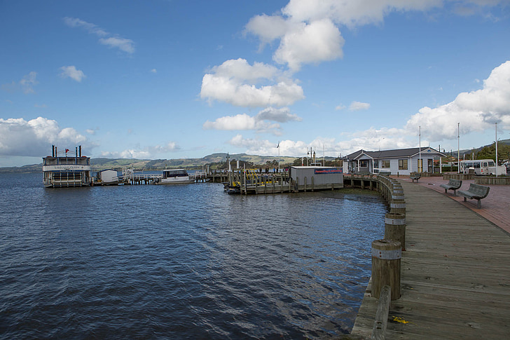Nova Zelândia, Turismo, Rotorua, Lago Rotorua, cais, barco de cruzeiro, dias de sol