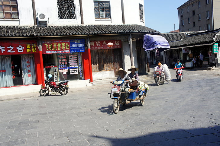 Čína, ulice, Žena Žena, motocyklista, volné místo