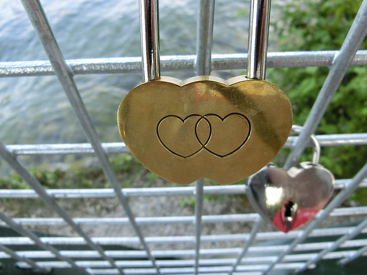 sirds, mīlu, romantisks, pils, piekaramās slēdzenes