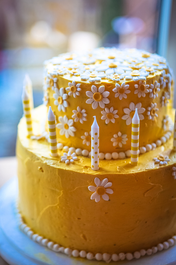 Daisy taart, gele cake, verjaardagstaart, geel, bloem, zomer, vers