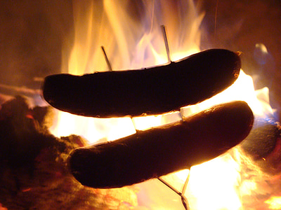 Bratwurst, Hot-dog, Braten, Feuer, Flammen, Holz, im freien