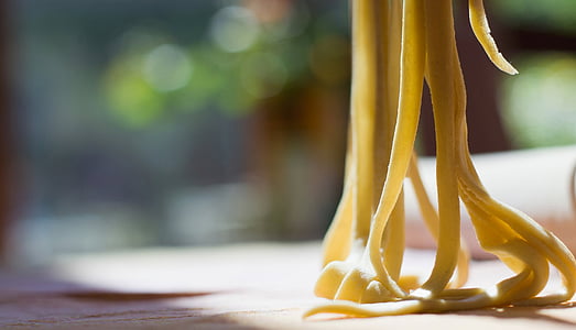 madlavning, friske fødevarer, frisk pasta, italiensk parabol, italiensk mad, pasta, gul