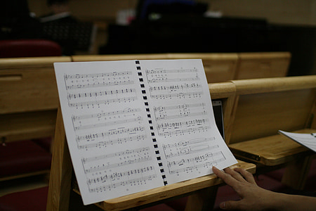 Hudba na notovém papíře, kostel, Chvála
