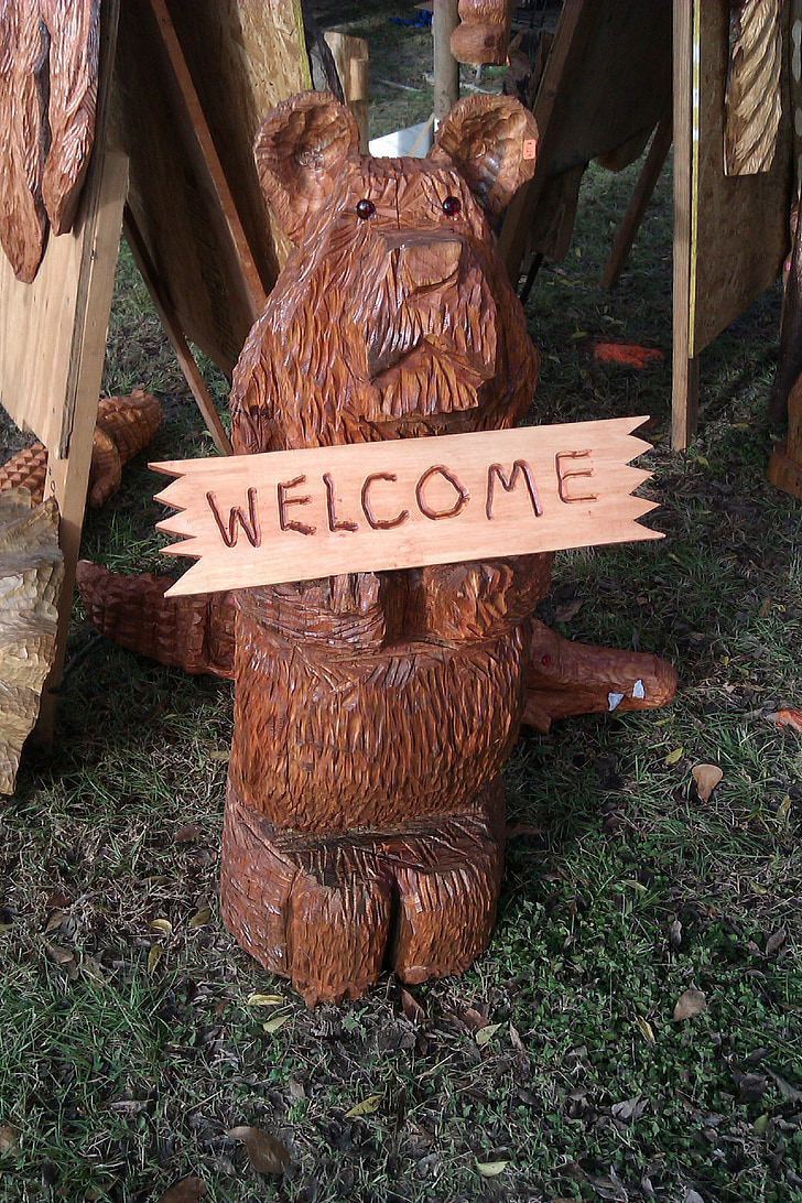 welcome, chainsaw bear, carving
