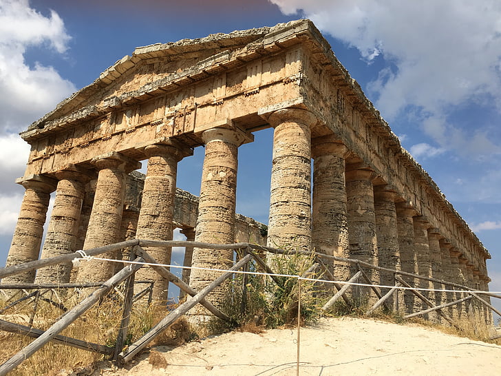 храма, Сегеста, Сицилия, колони, фронтон, остава, архитектура