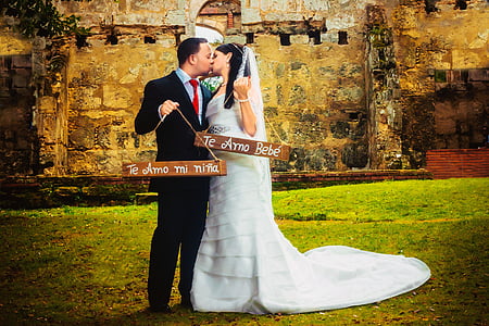 casamento, noivos, abraçando um ao outro, beijo, emgombe, República, beijo dominicano