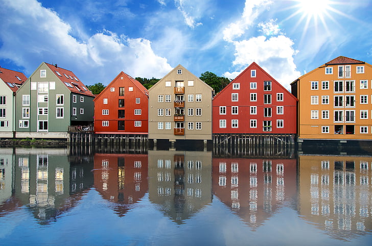 Trondheim, Noruega, cases, colors, reflexió, edifici exterior, casa