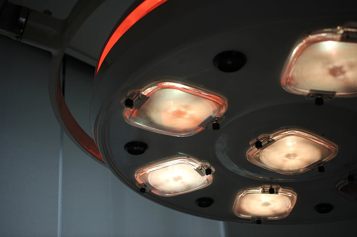sala operacyjna, Oświetlenie, światło