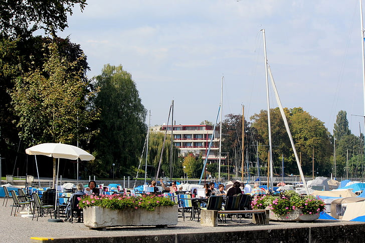 kulinarijos, paplūdimio kavinė, Svečiai, valtis uosto, Bodeno ežeras, Romanshorn
