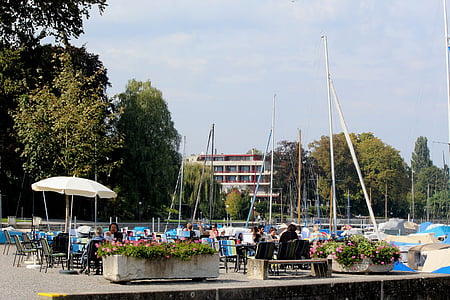 Γαστρονομία, καφέ στην παραλία, επισκέπτες, λιμάνι βάρκα, Λίμνη Κωνσταντία, Romanshorn
