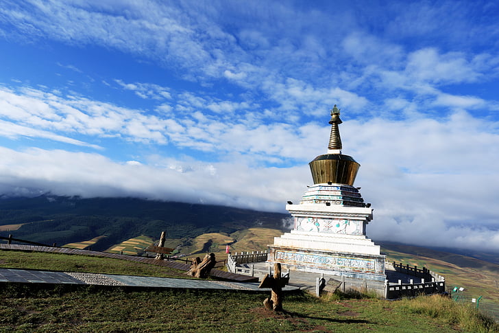 kumbum 수도원, 푸른 하늘, 흰 구름, 산, 레이아웃, 불교, 종교