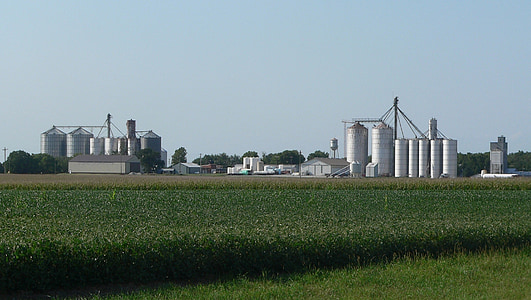 Byron, Nebraska, mezők, növények, mezőgazdaság, gabona lift, épület