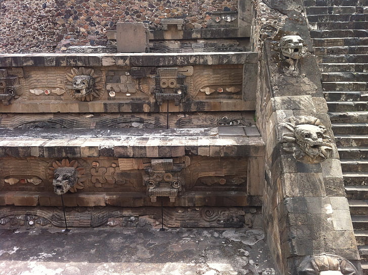Quetzalcoatl, Meksiko, piramida