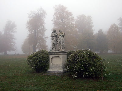 Slovaquie, brouillard, arbres, automne, statue de
