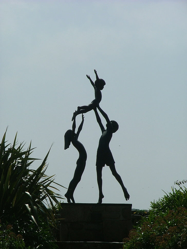 tresco, Abbey kertek, gyermekek, szobor, sziluettjét, Scilly-szigetek, Cornwall