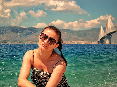 mar de mulher espalhado, retrato de mulher, Rio-adirio ponte Pitra, Grécia, Gata linda, fêmea, Verão