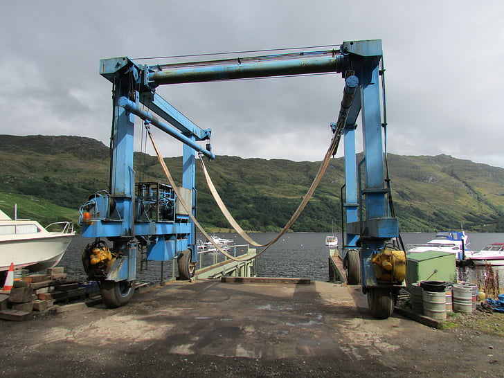 boat lift, scotland, boat hoist, trossachs, loch lomond, marina, engineering