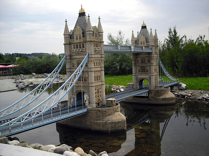 Mielenkiintoiset kohteet:, Tower bridge, miniatyyrit, pienoismallipuisto, replica, Lontoo, rakenteiden