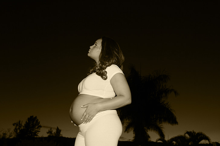 liefde, zwangere vrouw, familie, zwangerschap, witte jurk, inschrijving, toekomstige moeder