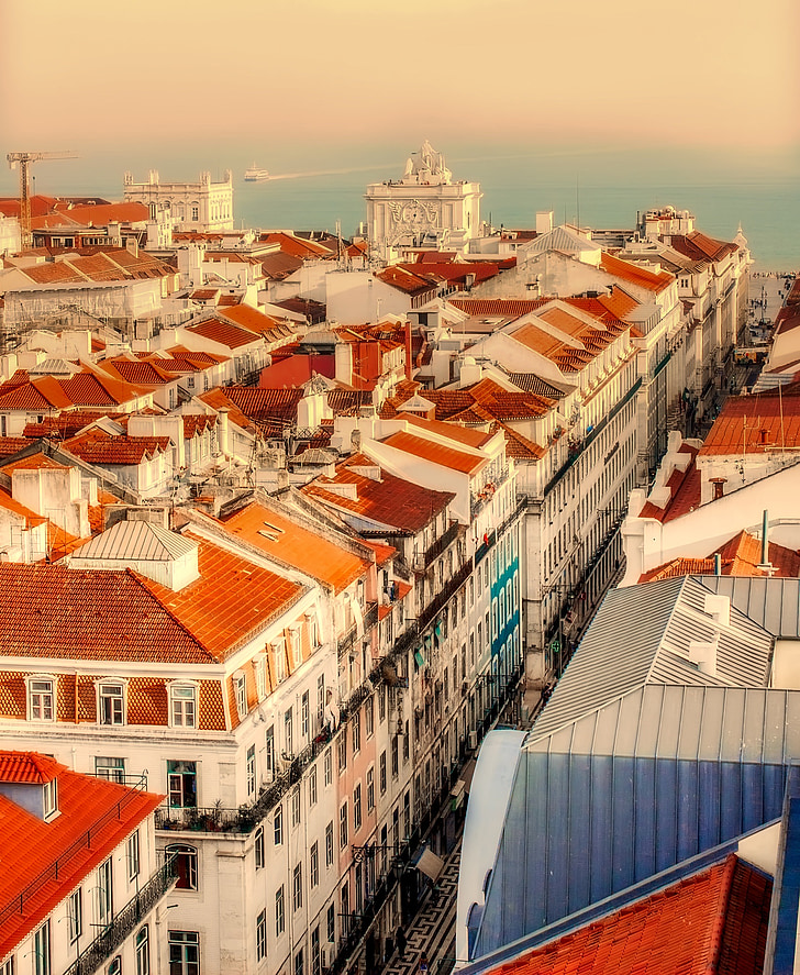 Lissabon, Portugal, staden, Urban, byggnader, hustaken, havet