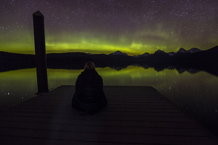 Aurora borealis, natt, norrsken, natursköna, vatten, reflektion, silhuetter