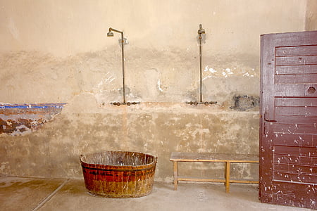 zuhany, hely, régi, zuhanyzós szoba, koncentrációs tábor, Theresienstadt, tál