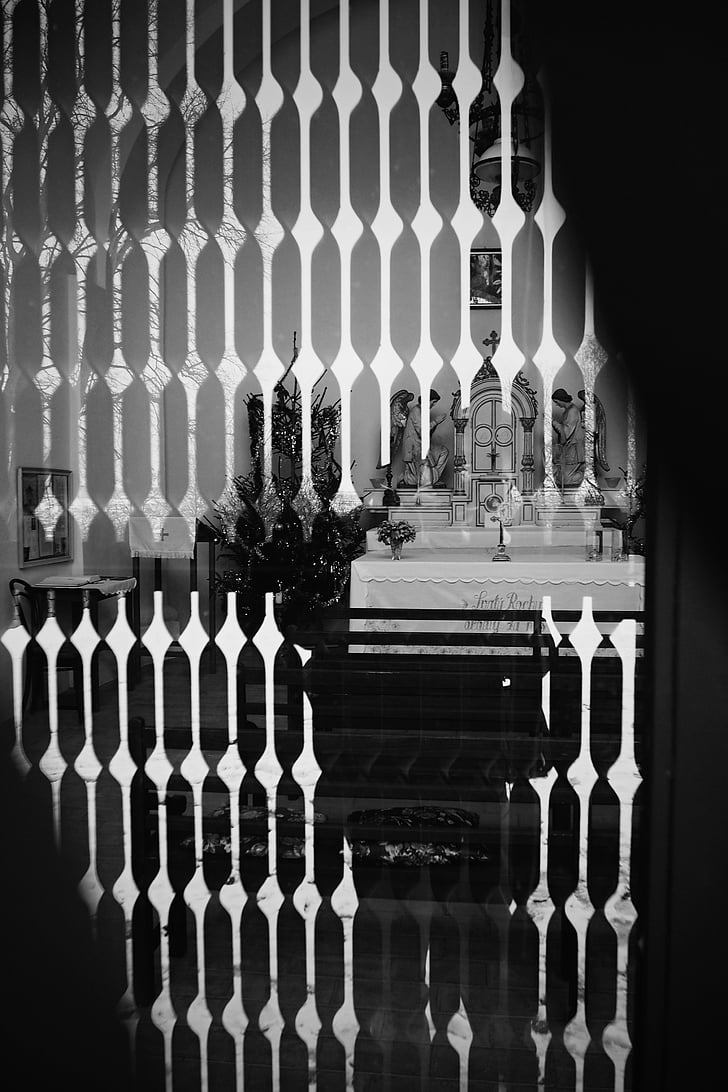 kapela, oltar, steklo, odsev, fotografija, črno-belo