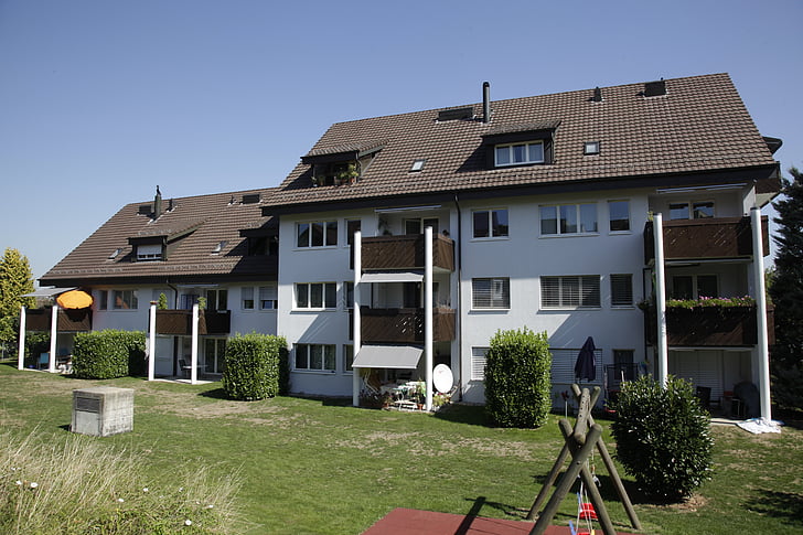 a Residence, Rümlang, Zürich, Zürich kantonban, nyári, erkély, építészet