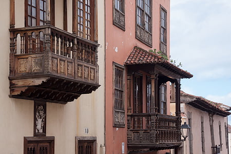 maisons de ville, élégant, tout simplement, balcons en bois, typique, fine, tourné