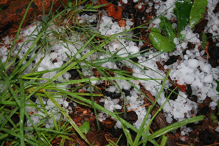 hailstones, akmenys, kamuoliai, ledo, kruša, Audra, žolės