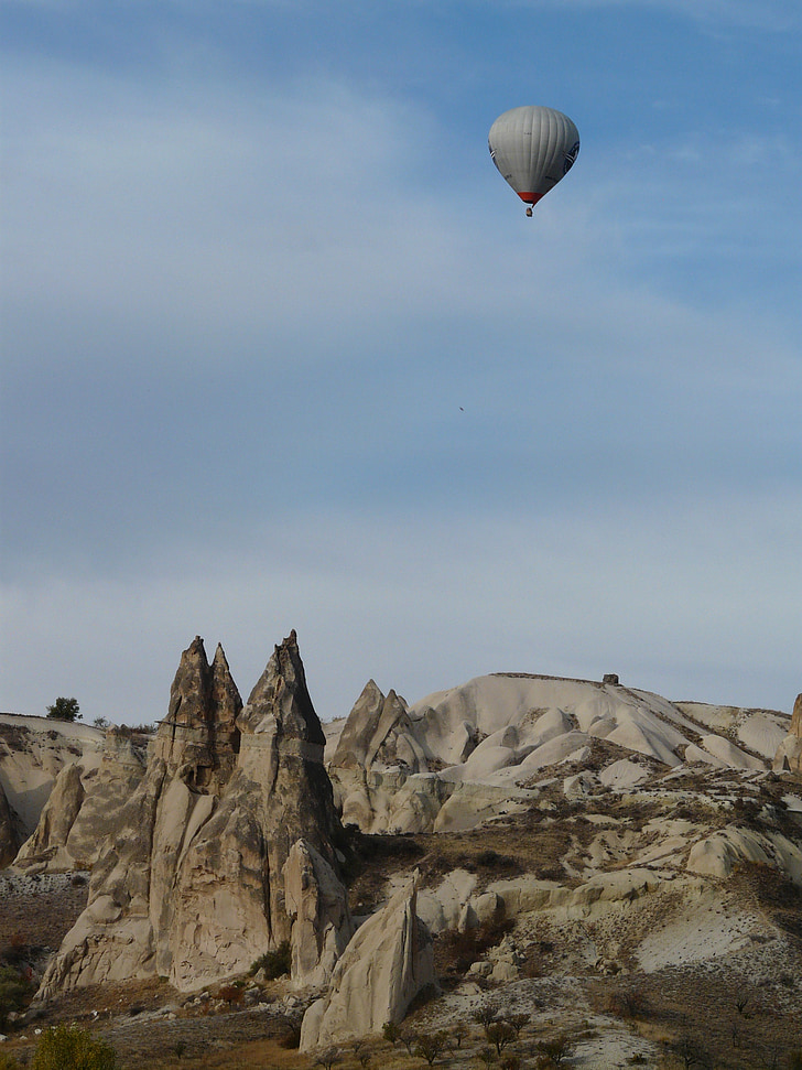 Fesselballon, Fahrt mit dem Heißluftballon, Flugsport, fliegen, Kappadokien, Turkei, einsam