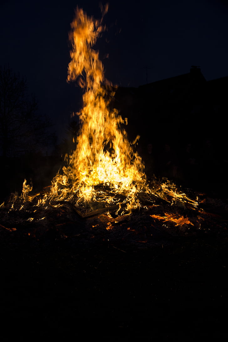 api, Paskah, Easter api, berbahaya, panas, membakar