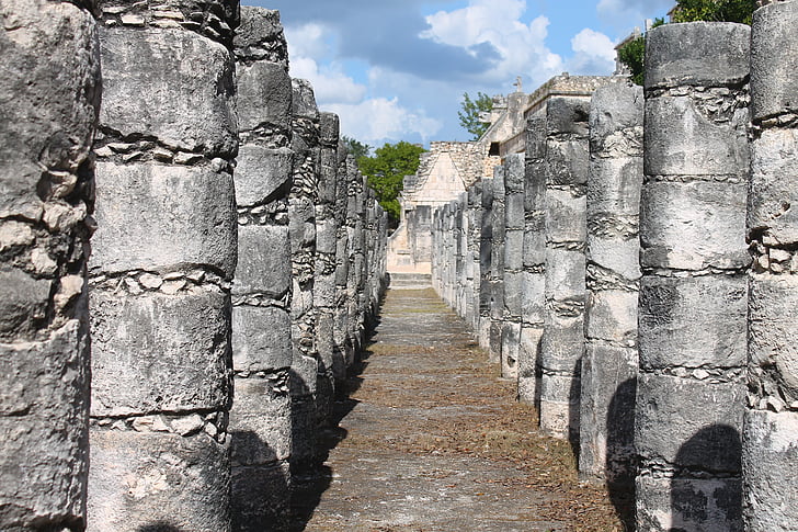 Mexiko, Maya, Chichen itza, Kukulcan, pilíře, starověké