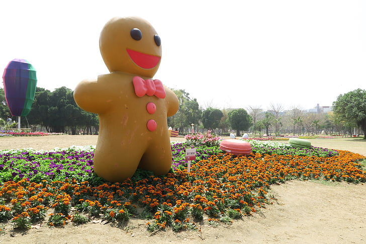 tainan's flowers offering, ginger 餅 people, duckweed farm park