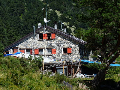 rifugio mongioie, mountain hut, cai, stay, eat, hiking, hike