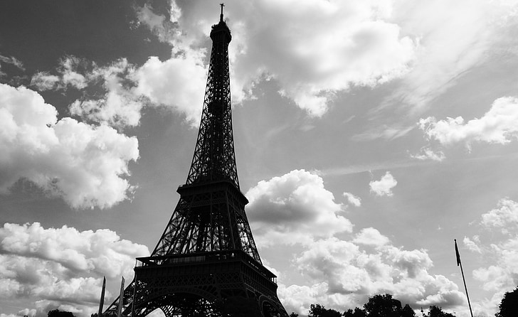 Eiffelova veža, Francúzsko, čierna a biela, oblaky, zaujímavé miesta