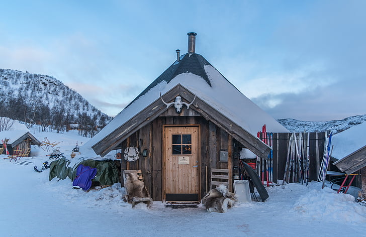 Norveška, Kirkenes, snowhotel, spremište trgovine, vrtne kućice, priroda, na otvorenom