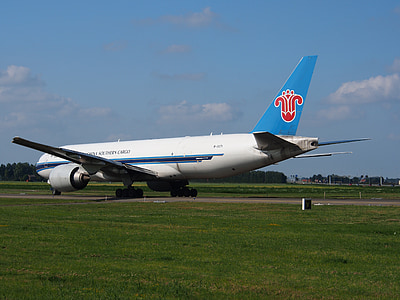 china southern airlines, boeing 777, aircraft, airplane, taxiing, airport, transportation