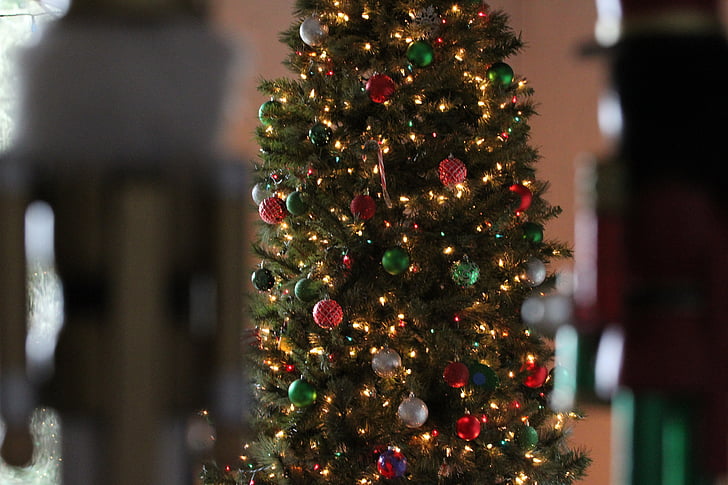 selective, focus, christmas, tree, baubles, string, lights